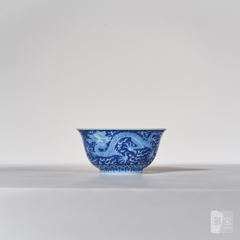 清乾隆 青花地留白云龙纹碗 - 图3